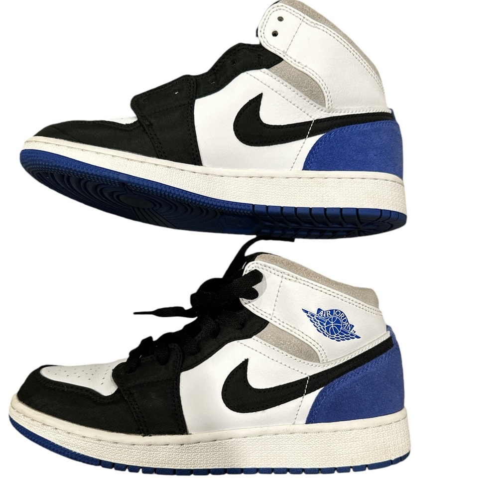 Nike Air Jordan 1 mid shoes